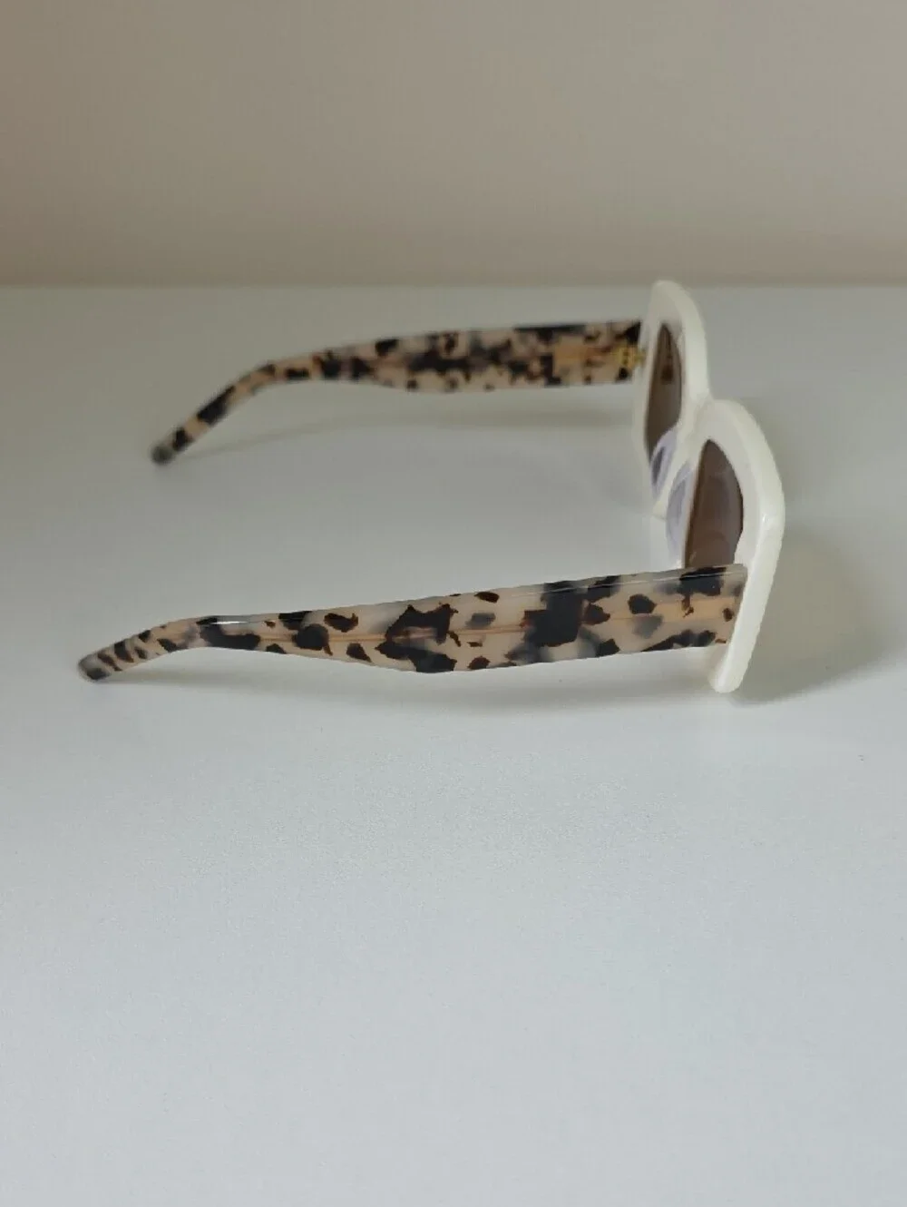 Banbe Beige Rectangular Sunglasses with Brown Lenses and Tortoiseshell Temples